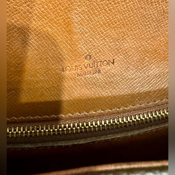 Louis Vuitton Vintage St Cloud PM in Monogram Crossbody Bag - Picture 10 of 16